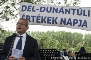 Tengerünk a kert végi tó