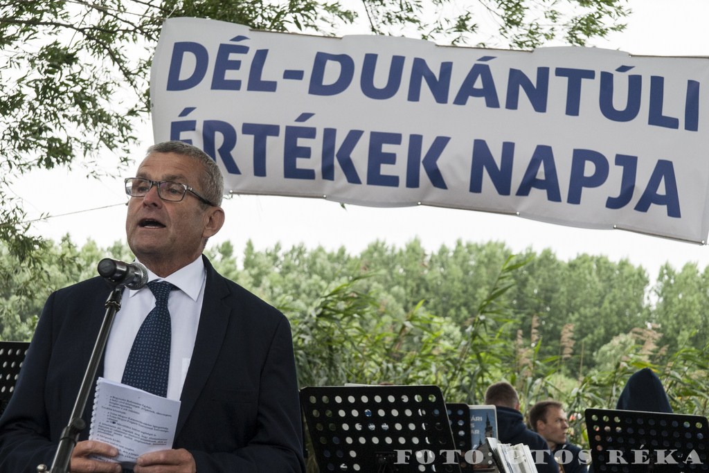 Tengerünk a kert végi tó