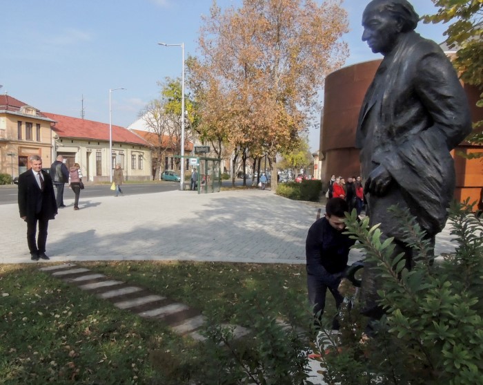 Illyés Gyula előtt tisztelegtünk