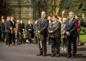 „Ez a föld, melyen annyiszor Apáid vére folyt…”