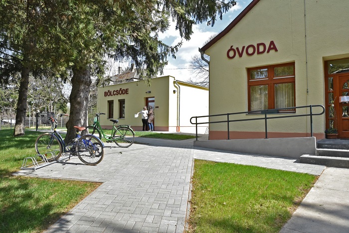 MINI BÖLCSŐDE ÉPÜLT TENGELICEN