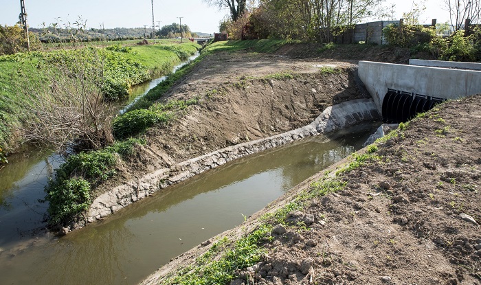BONYHÁD PÁLYÁZATBÓL OLDOTTA MEG A VÍZELÖNTÉST
