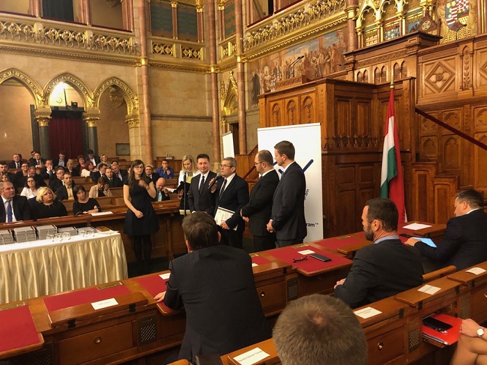 "Energiahatékonysági Mentorszervezet" díjat vett át Fehérvári Tamás